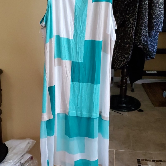 Top - Picture 2 of 3